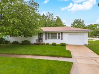 810 S  Grove St, Normal, IL 61761