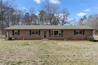 7002 Cruthis Rd, High Point, NC 27263