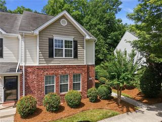 42 Ledgerstone Ln, Greensboro, NC 27407