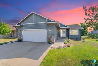426 N  Perry Ln, Harrisburg, SD 57032