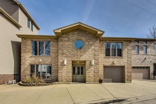 2555 S  Lowe Ave, Chicago, IL 60616