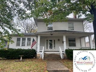 916 W  5th St, Sedalia, MO 65301