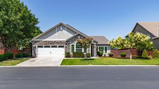 4127 N  Newport Bay, Clovis, CA 93619