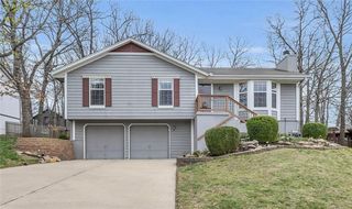 221 NW Whitlock Dr, Lees Summit, MO 64081