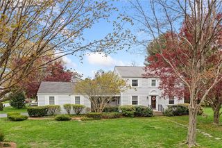 5 Ferncliff Rd, Barrington, RI 02806
