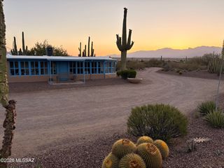7450 N  Sunshine Hills Trl, Tucson, AZ 85743