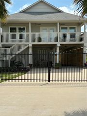 246 Debbie Ln, San Leon, TX 77539