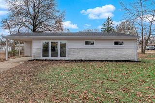 9532 Stansberry Ave, Saint Louis, MO 63134