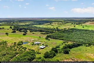 457 County Road 410, Stockdale, TX 78160