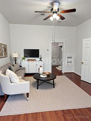 712 Harrington St #B, Houston, TX 77009