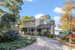 14 Indian Trl N, South Kingstown, RI 02879