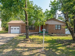 921 Cedar Ln, Fort Smith, AR 72908