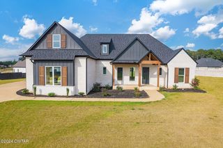 24 Breakwater Cv, Jackson, TN 38305