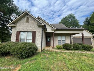 115 N  Gregory St, Ecru, MS 38841