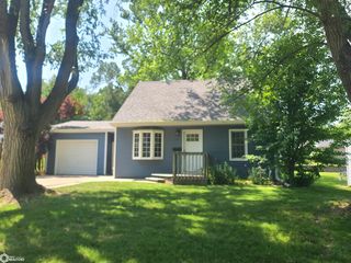 707 E  27th St S, Newton, IA 50208