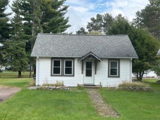 311 4th St S, Eagle River, WI 54521