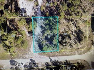 669 Foxchase Dr, Lehigh Acres, FL 33974