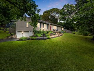 10 Bishop Dr, Fayetteville, NY 13066