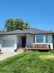 5218 Q St, Omaha, NE 68117