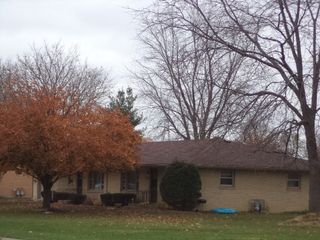 2101/2103 Davis Dr, Belvidere, IL 61008
