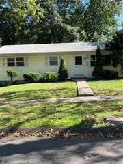 25 Luanne Road, Stratford, CT 06614