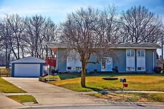 250 S  Chase Dr, Crown Pt, IN 46307