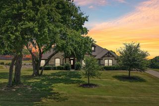2810 Fossil Creek Dr, Midlothian, TX 76065