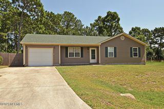 415 Oregon Trl, Hubert, NC 28539