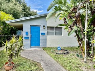 274 SW 9th St #2, Dania, FL 33004