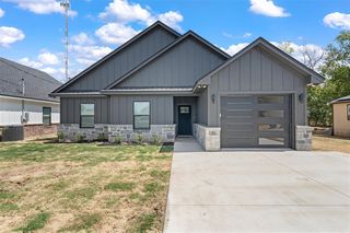 302 Johnson St, Mc Gregor, TX 76657