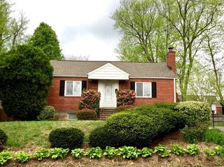 2404 N  Kensington St, Arlington, VA 22205