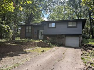 1901 N  South Trails Ter, Columbia, MO 65202