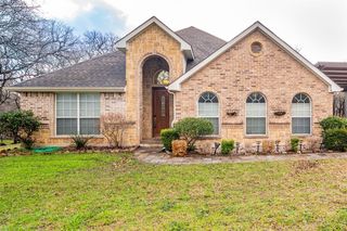 327 Fossil Rock Dr, Azle, TX 76020