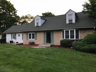 2 Melbourn Ln, Ringoes, NJ 08551