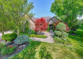 10445 Palace Ct, Shelby Township, MI 48315