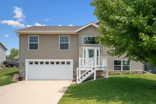 5761 Hertz Dr, Marion, IA 52302
