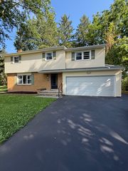 52 Royal Oak Dr, Rochester, NY 14624