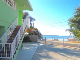 395 Oleander Dr, Key Largo, FL 33037