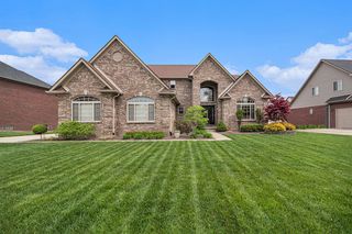 32097 Bondie Dr, Rockwood, MI 48173