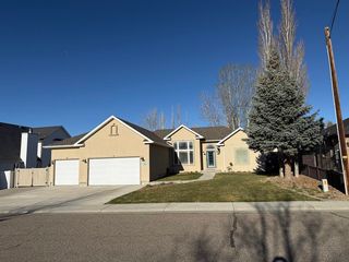 510 Oak Creek Dr, Rock Springs, WY 82901