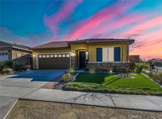 15537 Parry Peak Dr, Fontana, CA 92336