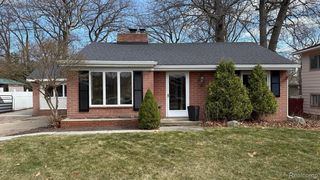 3318 Riverside Dr, Port Huron, MI 48060