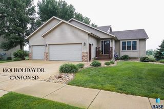 1601 Holiday Dr, Canton, SD 57013