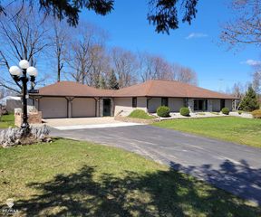 1880 S  M 52 Rd, Owosso, MI 48867