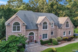 24 Candlelight Rd, Ramsey, NJ 07446