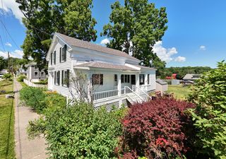 13 Beggs Point St, Essex, NY 12936
