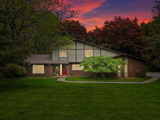 10400 Hadley Rd, Clarkston, MI 48348