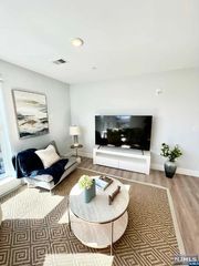 529 Mulberry St #402, Newark, NJ 07114