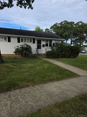 654 Carlyle Avenue, Franklin Square, NY 11010