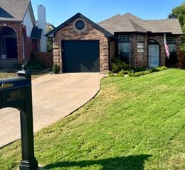 6909 Driffield Cir, North Richland Hills, TX 76182